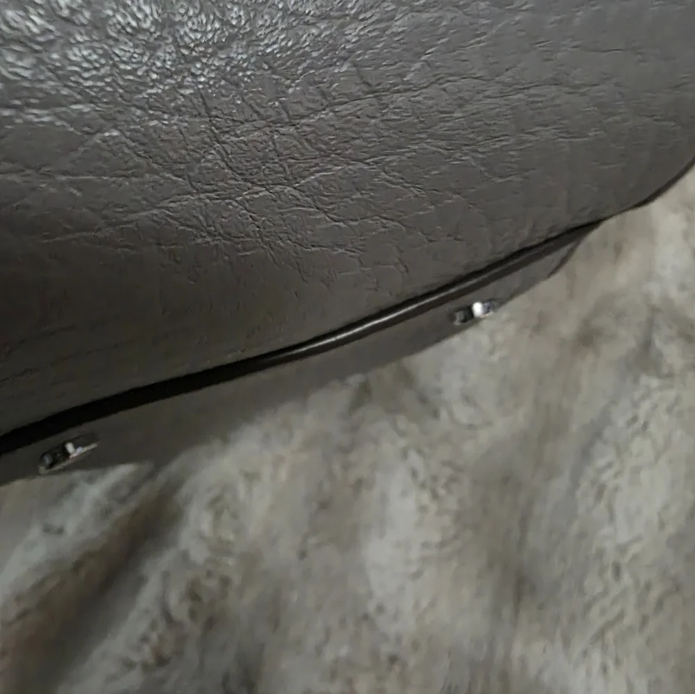 Kate Spade's Pebbled Leather Mulberry Tote/ Crossbody/Shoulder Bag In Grey. - Picture 7 of 16